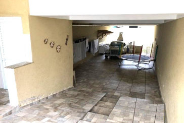 Casa assobradada à venda na Ayrosa na Rua Arara