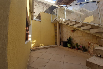 Bela Casa assobradada à venda no Parque São Domingos na Rua Severino Vilar Filho