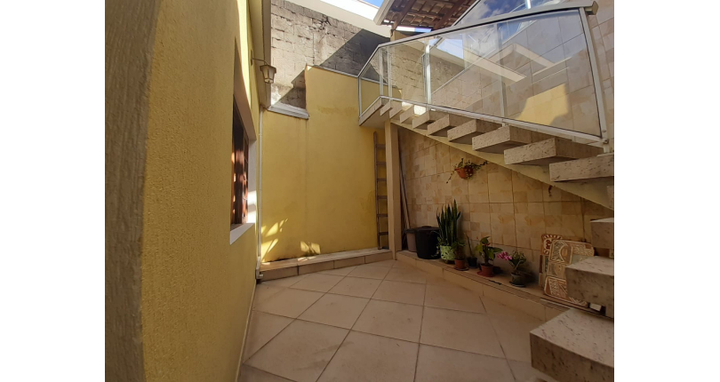 Bela Casa assobradada à venda no Parque São Domingos na Rua Severino Vilar Filho