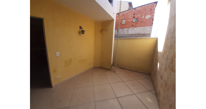 Bela Casa assobradada à venda no Parque São Domingos na Rua Severino Vilar Filho