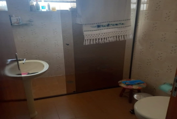 Casa assobradada à venda no Parque São Domingos na Rua Almiro Bernardo