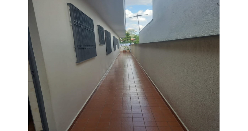 Casa assobradada à venda no Parque São Domingos na Rua Almiro Bernardo