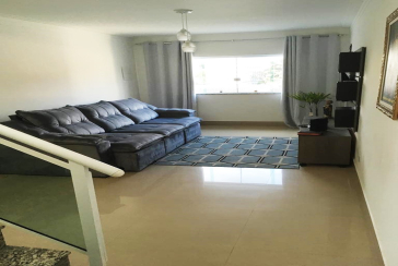 BELO Sobrado à venda no Jardim Bandeirantes (Zona Norte) na Rua Engenheiro Dolabela