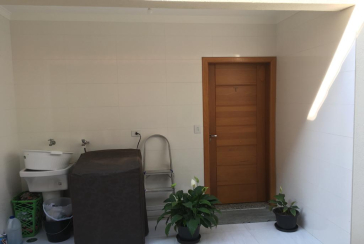 BELO Sobrado à venda no Jardim Bandeirantes (Zona Norte) na Rua Engenheiro Dolabela