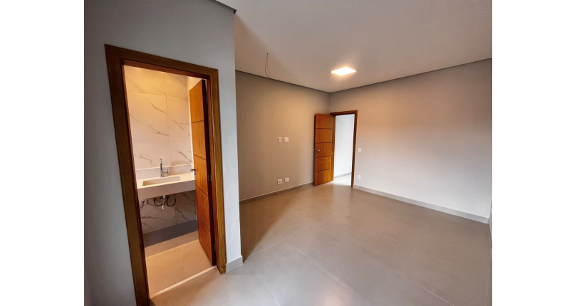 Belo Sobrado novo à Lindo Sobrado novo à venda no Jardim Regina na Rua Francisco Ursaia155