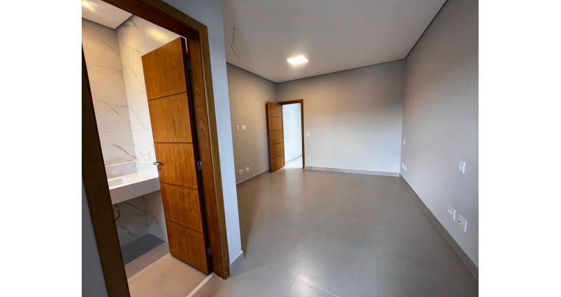 Lindo Sobrado novo à venda no Jardim Regina na Rua Francisco Ursaia155