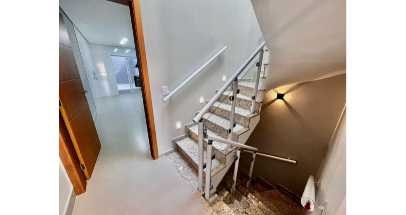 Lindo Sobrado novo à venda no Jardim Regina na Rua Francisco Ursaia155