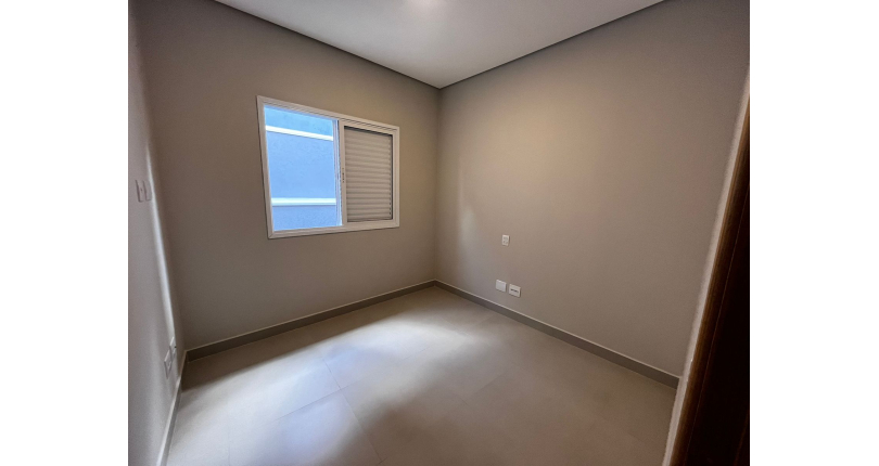 Belo Sobrado novLindo Sobrado novo à venda no Jardim Regina na Rua Francisco Ursaia155