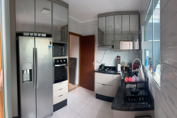 Sobrado à venda no Jaraguá na Rua Jimesana