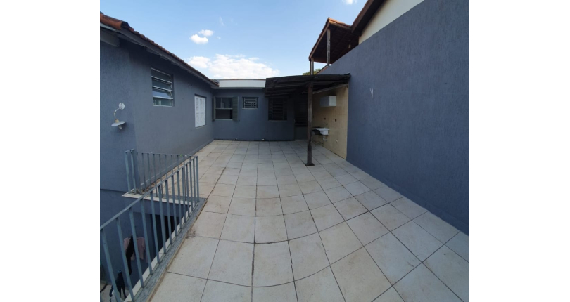 Oportunidade de Sobrado à venda no Jardim Mangalot na Rua José Baltore