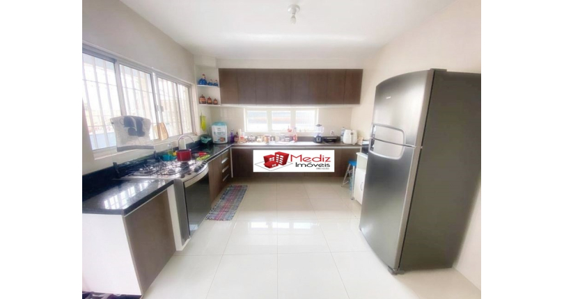 Belo Sobrado à venda no Jardim Santo Elias na Rua Cícero Fernandes de Lyra