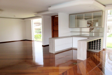 Belíssima Casa à venda em Alphaville na Alameda Tulipas no Alphaville Residencial Alpha 5