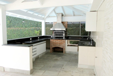 Belíssima Casa à venda em Alphaville na Alameda Tulipas no Alphaville Residencial Alpha 5