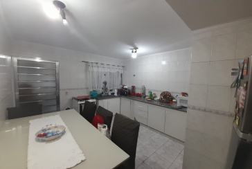 Bom Sobrado à venda no Conjunto Residencial Vista Verde na Rua Ricardo Abed