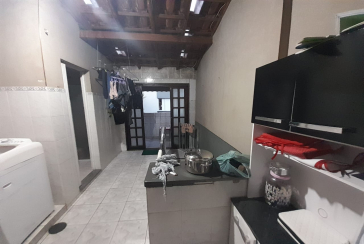 Bom Sobrado à venda no Conjunto Residencial Vista Verde na Rua Ricardo Abed