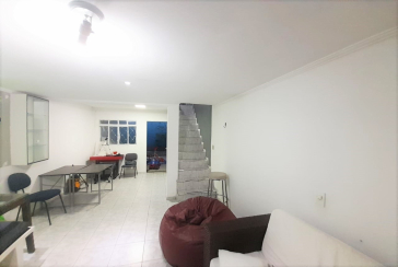 Bom Sobrado à venda no Conjunto Residencial Vista Verde na Rua Ricardo Abed