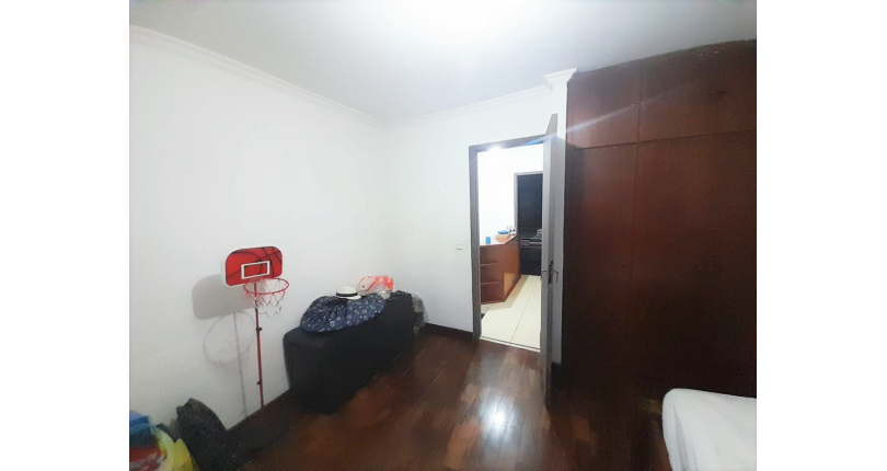 Bom Sobrado à venda no Conjunto Residencial Vista Verde na Rua Ricardo Abed