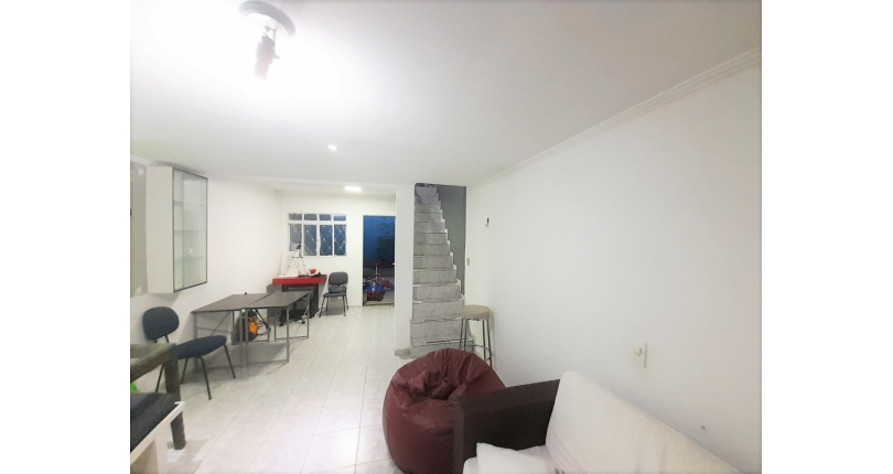 Bom Sobrado à venda no Conjunto Residencial Vista Verde na Rua Ricardo Abed