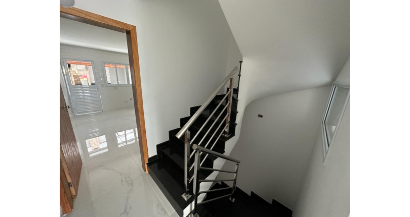  Lindo Sobrado novo à venda no Parque São Domingos na Rua Sérvio Clevinski 54