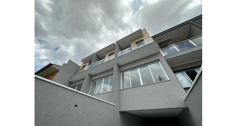 Lindo Sobrado novo à venda no Parque São Domingos na Rua Sérvio Clevinski 60