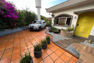 Linda Casa Térrea à venda no Jardim São José (Zona Norte) na Praça Ribeira das Naus