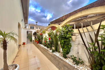 Belo Sobrado à venda no Alto da Lapa na Rua Lomas Valentinas