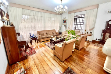 Belo Sobrado à venda no Alto da Lapa na Rua Lomas Valentinas