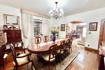 Belo Sobrado à venda no Alto da Lapa na Rua Lomas Valentinas