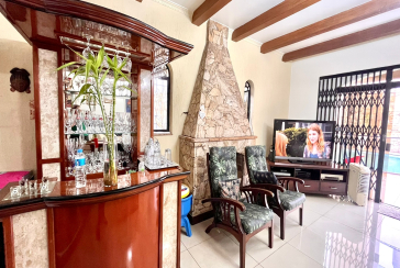 Belo Sobrado à venda no Alto da Lapa na Rua Lomas Valentinas