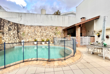 Belo Sobrado à venda no Alto da Lapa na Rua Lomas Valentinas