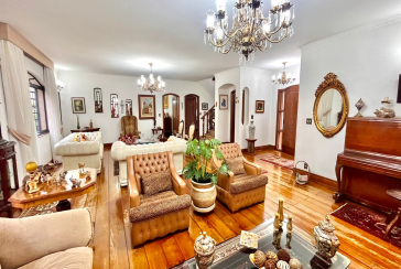 Belo Sobrado à venda no Alto da Lapa na Rua Lomas Valentinas