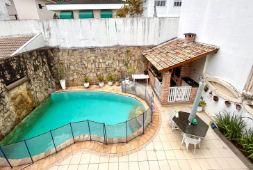 Belo Sobrado à venda no Alto da Lapa na Rua Lomas Valentinas