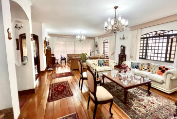 Belo Sobrado à venda no Alto da Lapa na Rua Lomas Valentinas