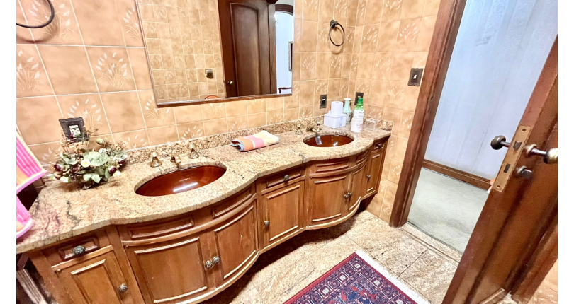 Belo Sobrado à venda no Alto da Lapa na Rua Lomas Valentinas