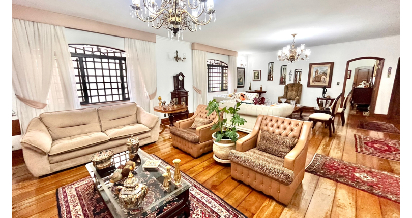 Belo Sobrado à venda no Alto da Lapa na Rua Lomas Valentinas