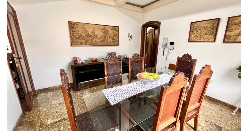 Belo Sobrado à venda no Alto da Lapa na Rua Lomas Valentinas