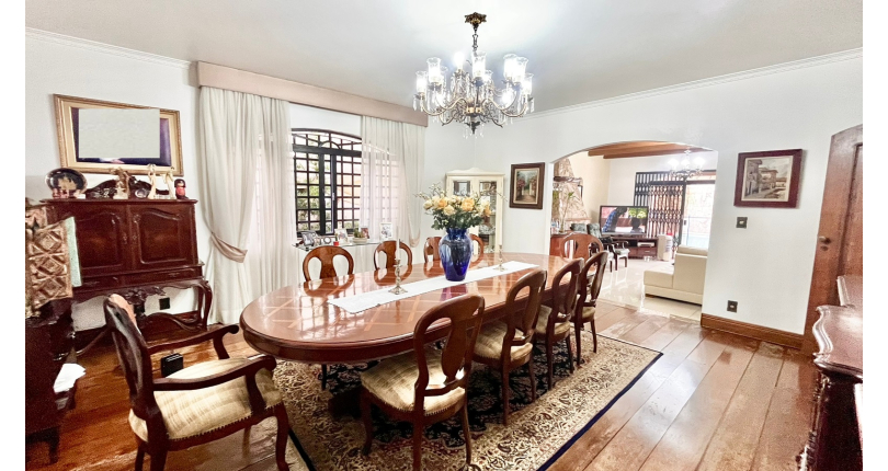 Belo Sobrado à venda no Alto da Lapa na Rua Lomas Valentinas