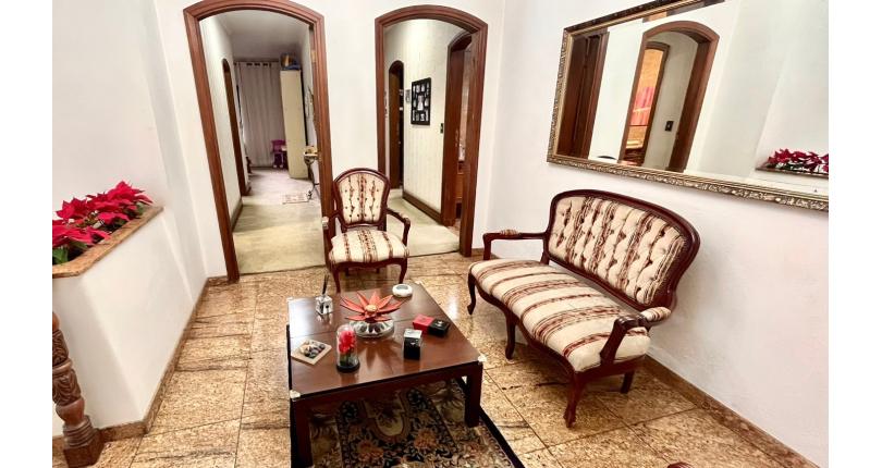 Belo Sobrado à venda no Alto da Lapa na Rua Lomas Valentinas