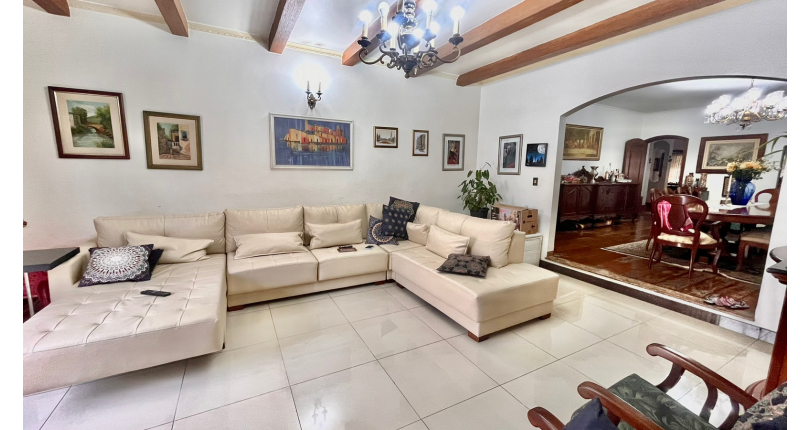 Belo Sobrado à venda no Alto da Lapa na Rua Lomas Valentinas