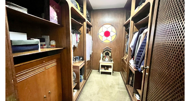 Belo Sobrado à venda no Alto da Lapa na Rua Lomas Valentinas