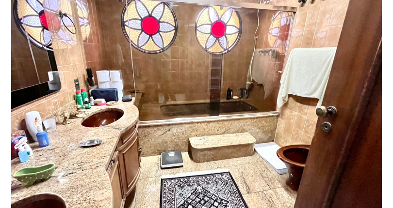 Belo Sobrado à venda no Alto da Lapa na Rua Lomas Valentinas