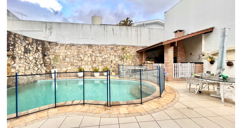 Belo Sobrado à venda no Alto da Lapa na Rua Lomas Valentinas