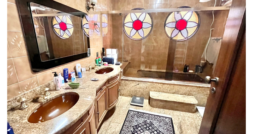 Belo Sobrado à venda no Alto da Lapa na Rua Lomas Valentinas