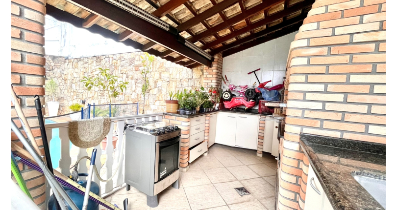 Belo Sobrado à venda no Alto da Lapa na Rua Lomas Valentinas