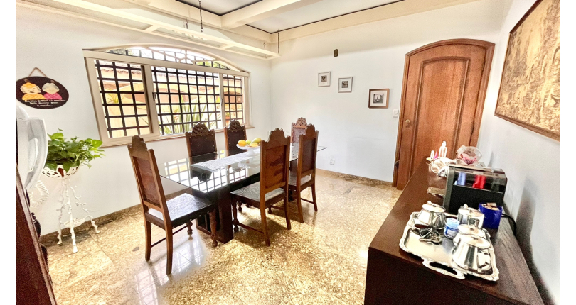 Belo Sobrado à venda no Alto da Lapa na Rua Lomas Valentinas