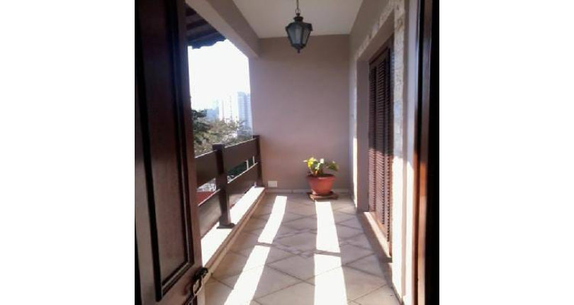 Belo Sobrado à venda na Chácara Inglesa na Rua Soldado João de Oliveira