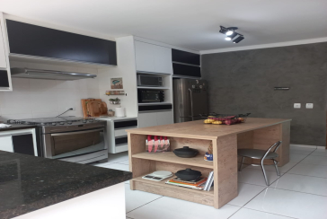 Lindo Sobrado à venda no Parque São Domingos na Rua Homero Sales