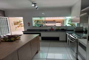 Lindo Sobrado à venda no Parque São Domingos na Rua Homero Sales