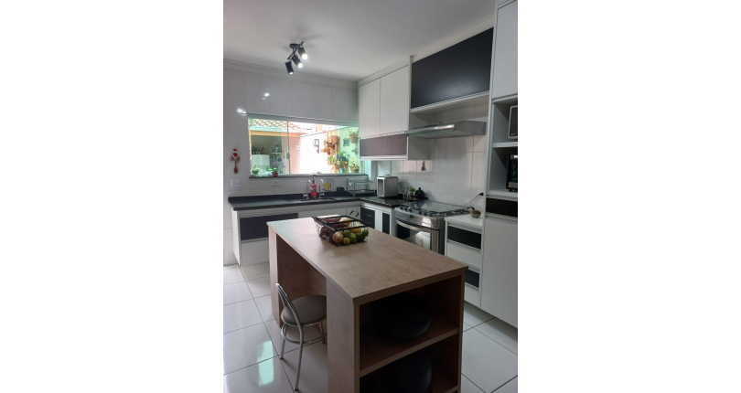 Lindo Sobrado à venda no Parque São Domingos na Rua Homero Sales