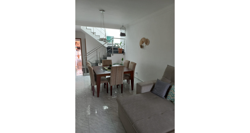 Lindo Sobrado à venda no Parque São Domingos na Rua Homero Sales